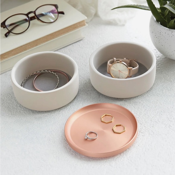 UMBRA “podium” decorative tabletop frame with storage - concrete & copper - NIB - Picture 14 of 16